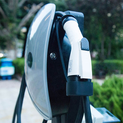 Station de recharge AC EV montée au sol avec une prise de type 2 en option pour voiture électrique