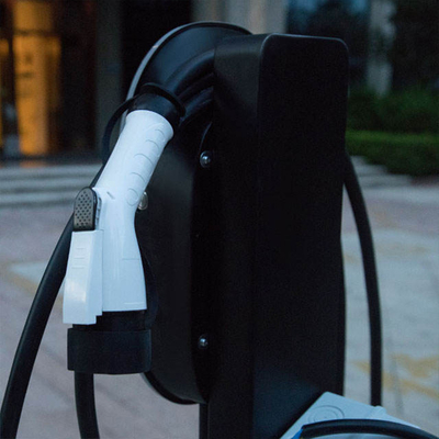 Station de recharge AC EV montée au sol avec une prise de type 2 en option pour voiture électrique