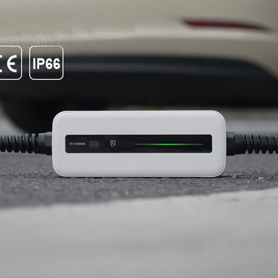 Boîte de recharge de voiture électrique CEE Plug OEM Rechargeuse EV portable avec courant de sortie 16A 3.6kW