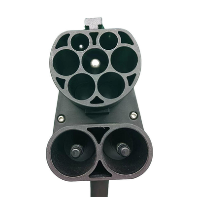 Chargez une voiture CCS1 sur une station de recharge CCS2 avec cet adaptateur électrique rapide 150A IEC62196