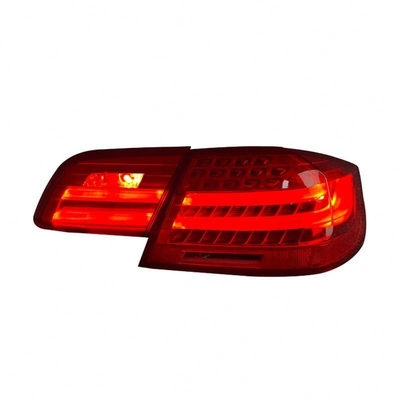 Personnalisez votre BMW Série 3 E92 E93 2005-2012 avec des phares rouges dynamiques en séquence